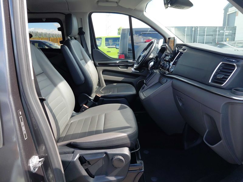 Ford Tourneo Custom 2.0 TDCi 320 L1 Tourneo Titanium — zdjęcie 10