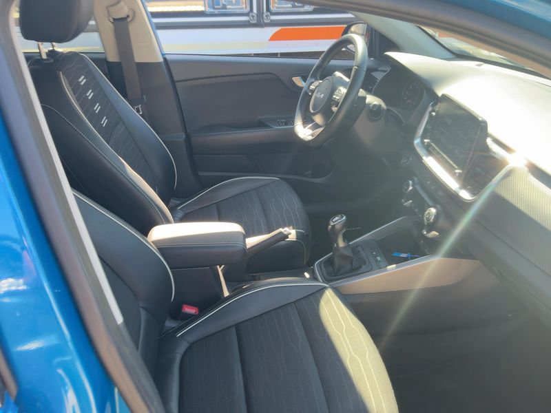 Kia Stonic 1.0 TGDI Mild-Hybrid GT Line — zdjęcie 11