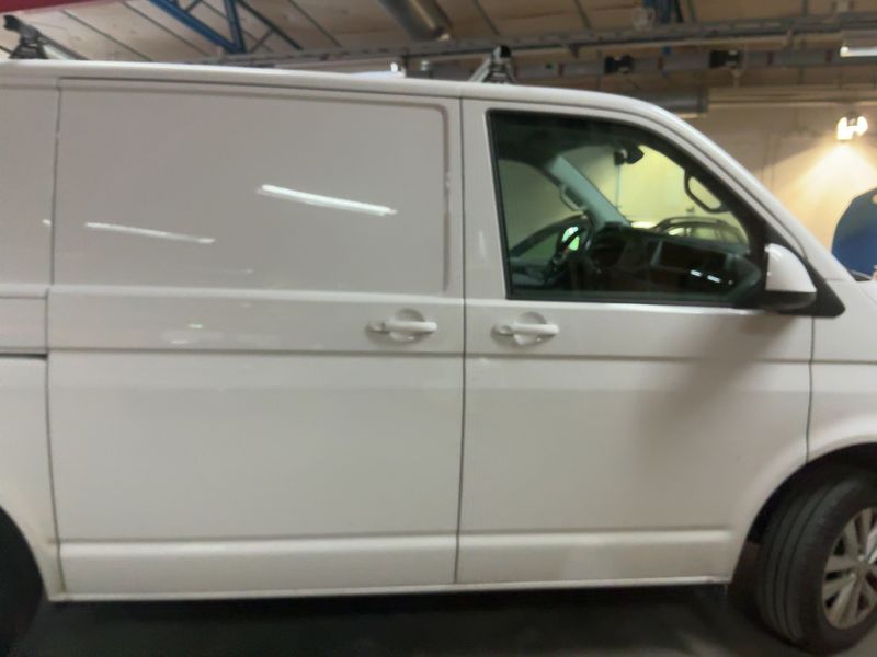 Volkswagen T6 Transporter 2.0 TDI Kasten 4Motion — zdjęcie 7