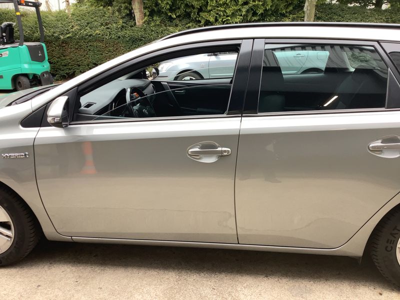 Toyota Auris Touring Sports 1.8 Hybrid Comfort — zdjęcie 4
