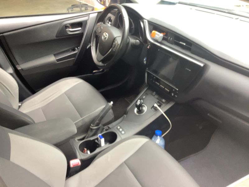 Toyota Auris Touring Sports 1.8 Hybrid Comfort — zdjęcie 11