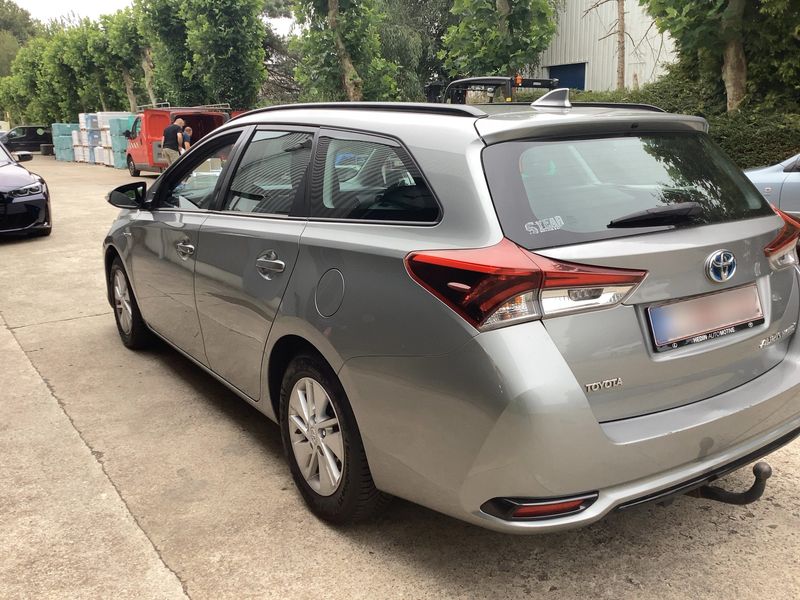 Toyota Auris Touring Sports 1.8 Hybrid Comfort — zdjęcie 3