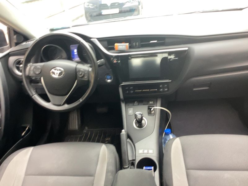 Toyota Auris Touring Sports 1.8 Hybrid Comfort — zdjęcie 12