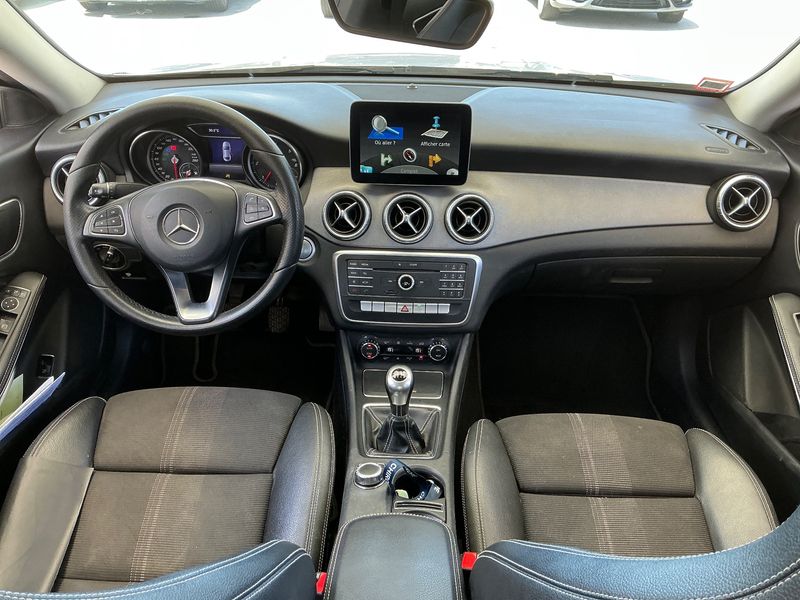 Mercedes-Benz CLA-Klasse CLA 200 d Urban — zdjęcie 12