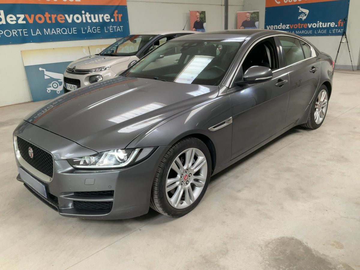 Jaguar XE 2017 — photo 1
