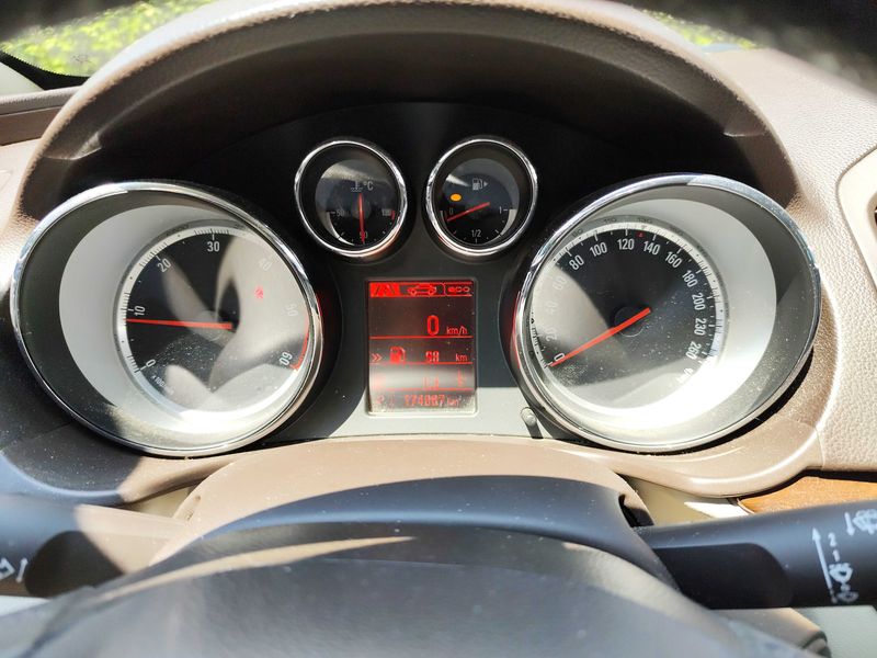 Opel Insignia 2.0 CDTI Excellence — zdjęcie 12