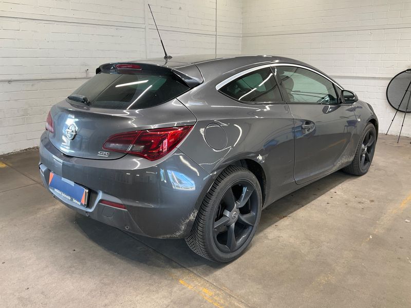 Opel Astra GTC 1.4 Turbo Innovation — zdjęcie 2
