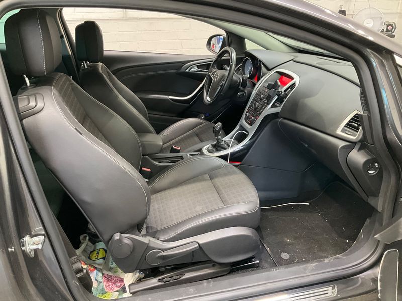 Opel Astra GTC 1.4 Turbo Innovation — zdjęcie 3