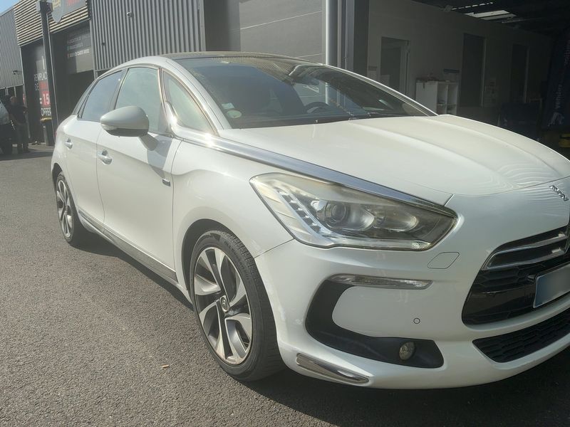 Citroen DS5 2.0 HDi Hybrid4 SportChic — zdjęcie 8