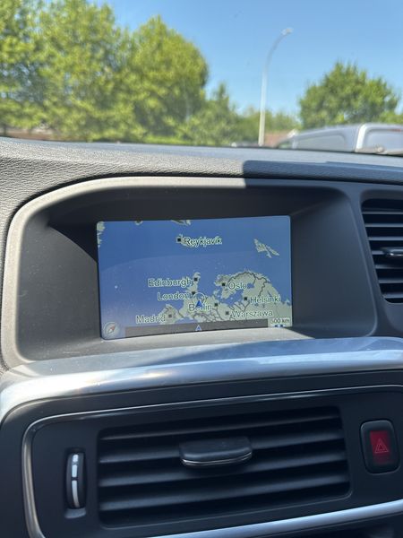Volvo V60 Cross Country 2.0 D3 Momentum — zdjęcie 13