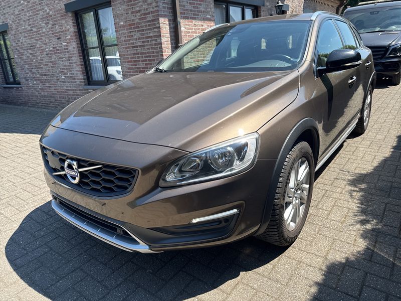 Volvo V60 Cross Country 2.0 D3 Momentum — zdjęcie 2