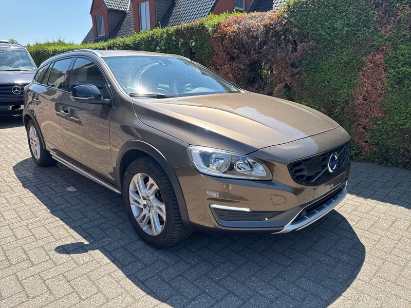 Volvo V60 Cross Country 2.0 D3 Momentum — zdjęcie 6