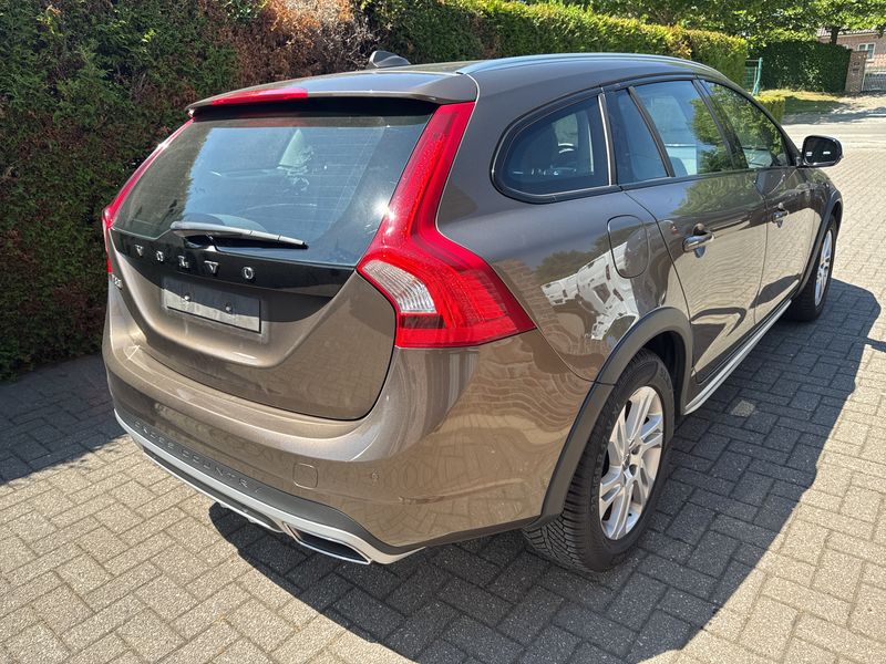 Volvo V60 Cross Country 2.0 D3 Momentum — zdjęcie 5