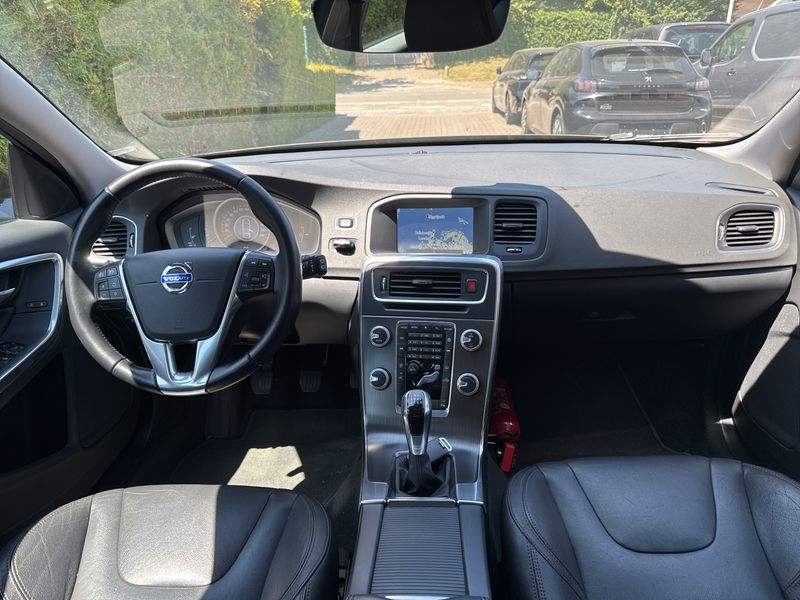 Volvo V60 Cross Country 2.0 D3 Momentum — zdjęcie 11