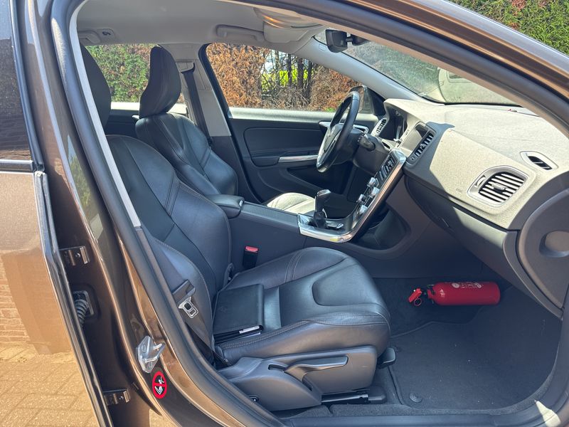 Volvo V60 Cross Country 2.0 D3 Momentum — zdjęcie 10