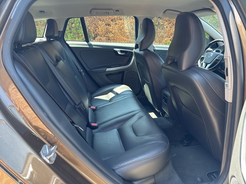 Volvo V60 Cross Country 2.0 D3 Momentum — zdjęcie 14