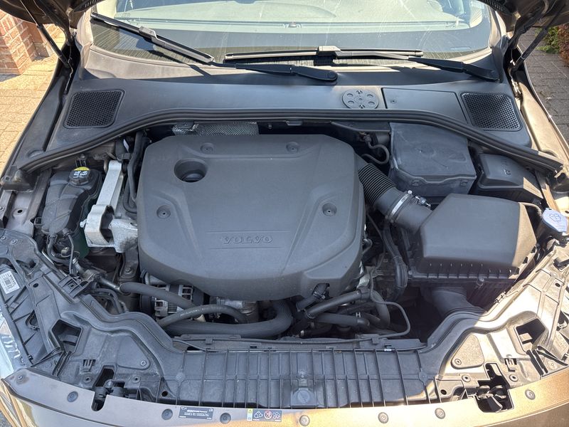 Volvo V60 Cross Country 2.0 D3 Momentum — zdjęcie 8