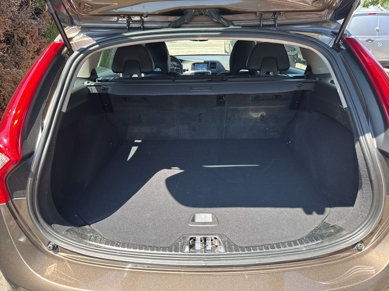 Volvo V60 Cross Country 2.0 D3 Momentum — zdjęcie 9