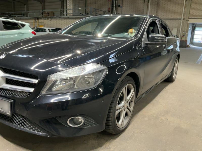 Mercedes-Benz A-Klasse A 180 BlueEfficiency Urban — zdjęcie 2