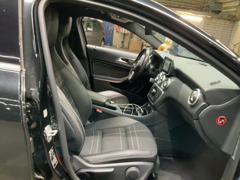 Mercedes-Benz A-Klasse A 180 BlueEfficiency Urban — zdjęcie 11