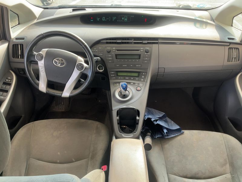 Toyota Prius 1.8 Advance — zdjęcie 12