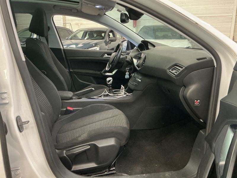 Peugeot 308 1.6 Blue-HDi Style — zdjęcie 3