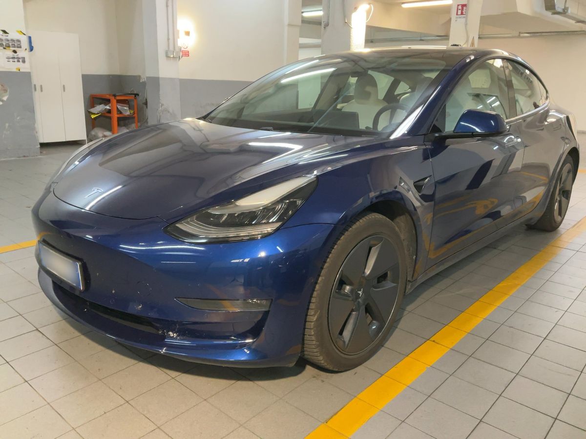 Tesla Model 2020