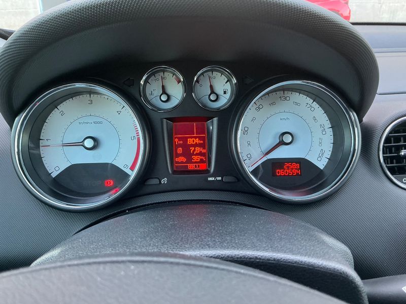 Peugeot 308 2.0 HDi Allure 2012 – снимка 18