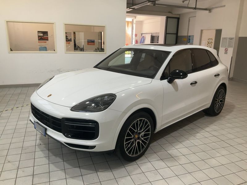 Porsche Cayenne Turbo — zdjęcie 2