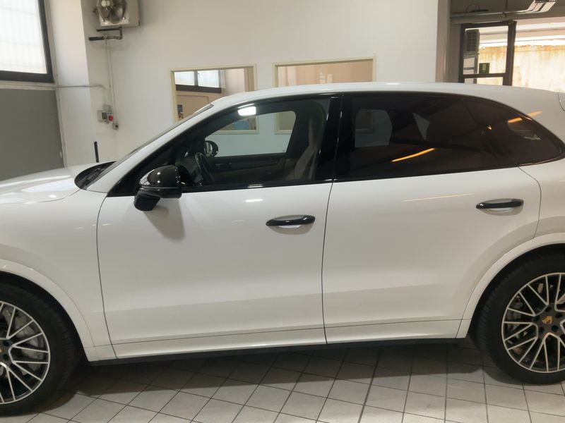 Porsche Cayenne Turbo — zdjęcie 4