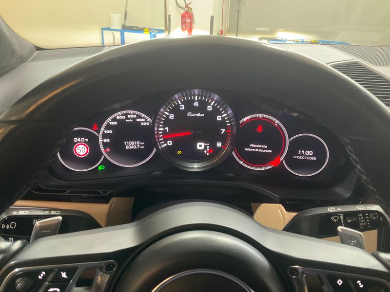 Porsche Cayenne Turbo — zdjęcie 13