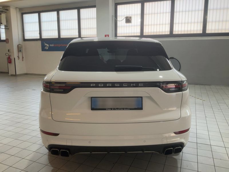 Porsche Cayenne Turbo — zdjęcie 5