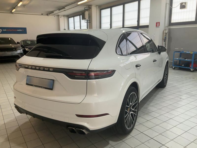 Porsche Cayenne Turbo — zdjęcie 6