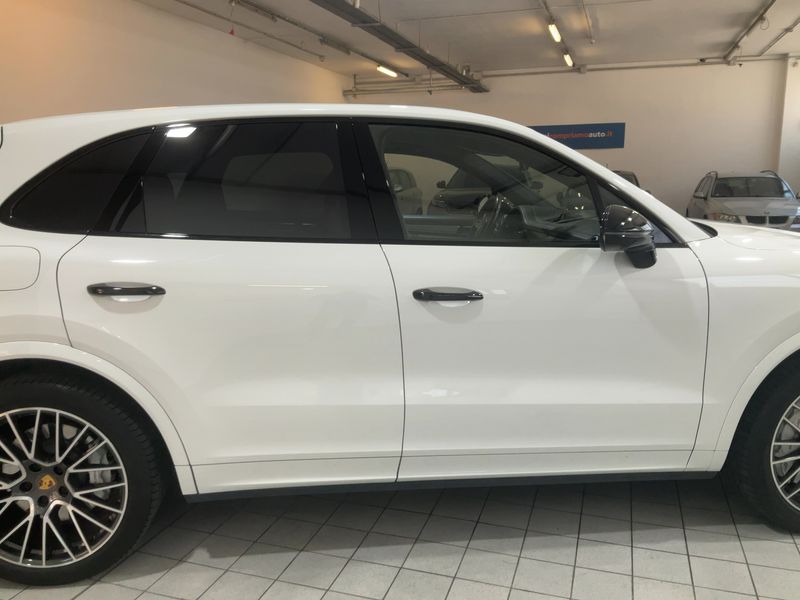 Porsche Cayenne Turbo — zdjęcie 7