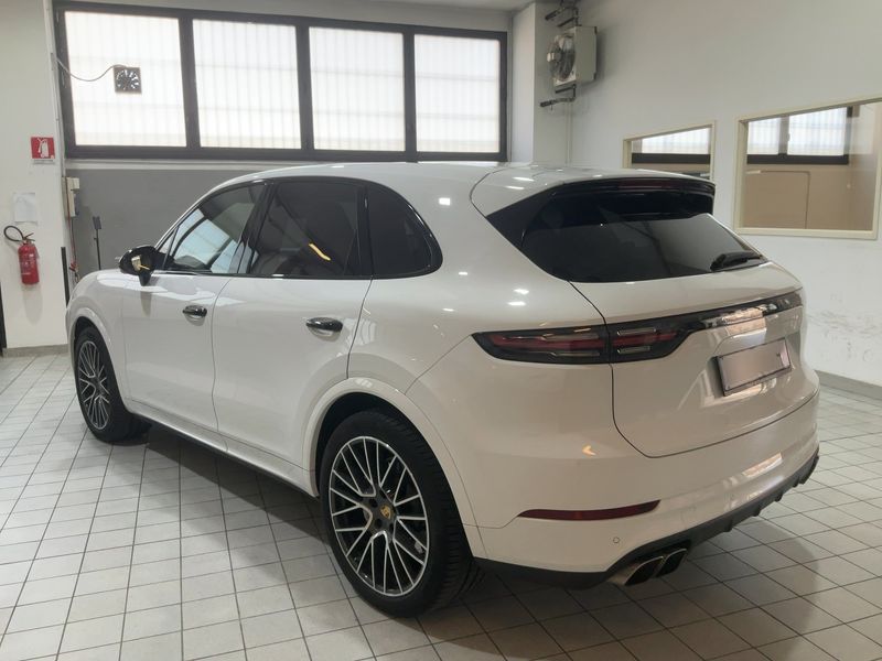 Porsche Cayenne Turbo — zdjęcie 3
