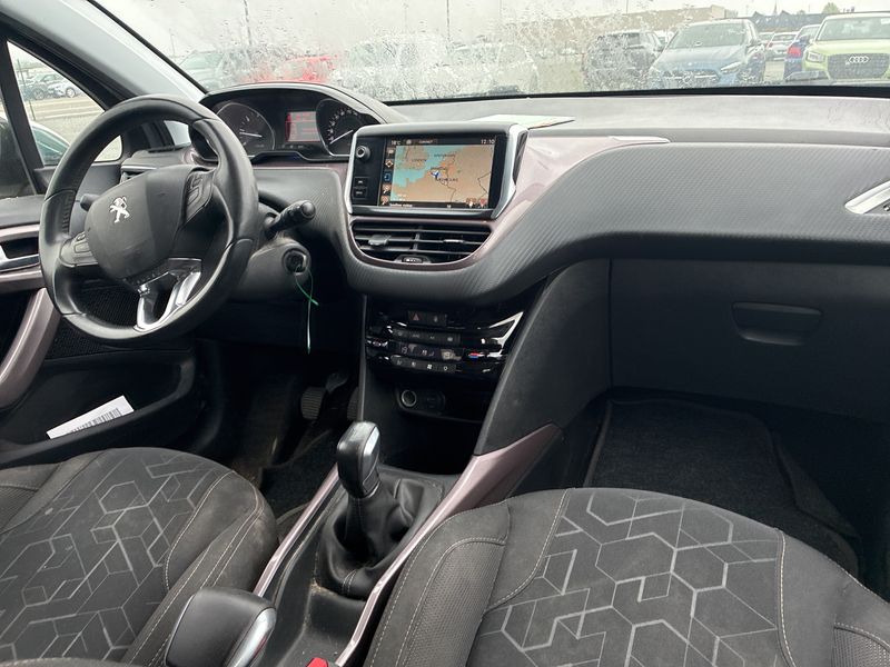 Peugeot 2008 1.6 e-HDi Style 2015 – снимка 11