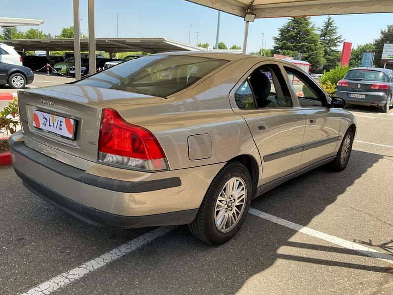 Volvo S60 2.4 D — zdjęcie 2