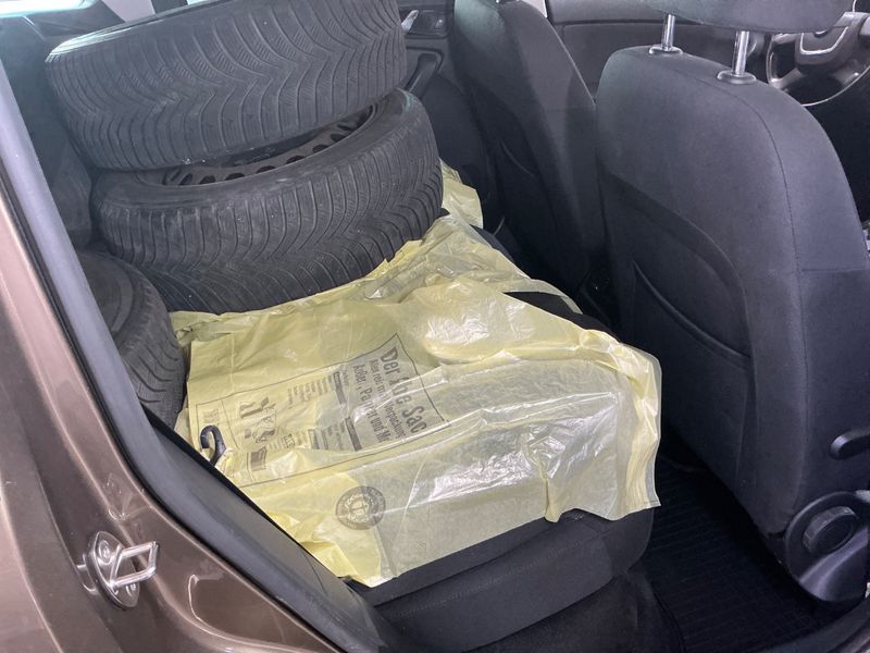 Skoda Yeti 1.2 TSI Ambition Plus Edition 2010 – снимка 35