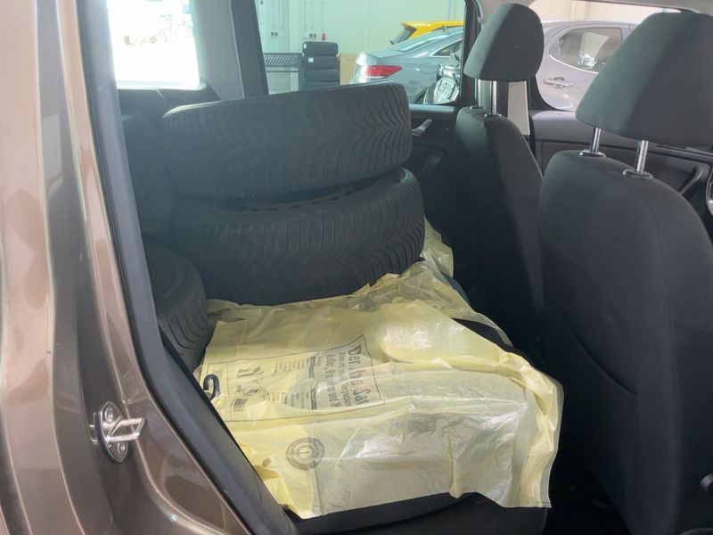 Skoda Yeti 1.2 TSI Ambition Plus Edition — zdjęcie 14