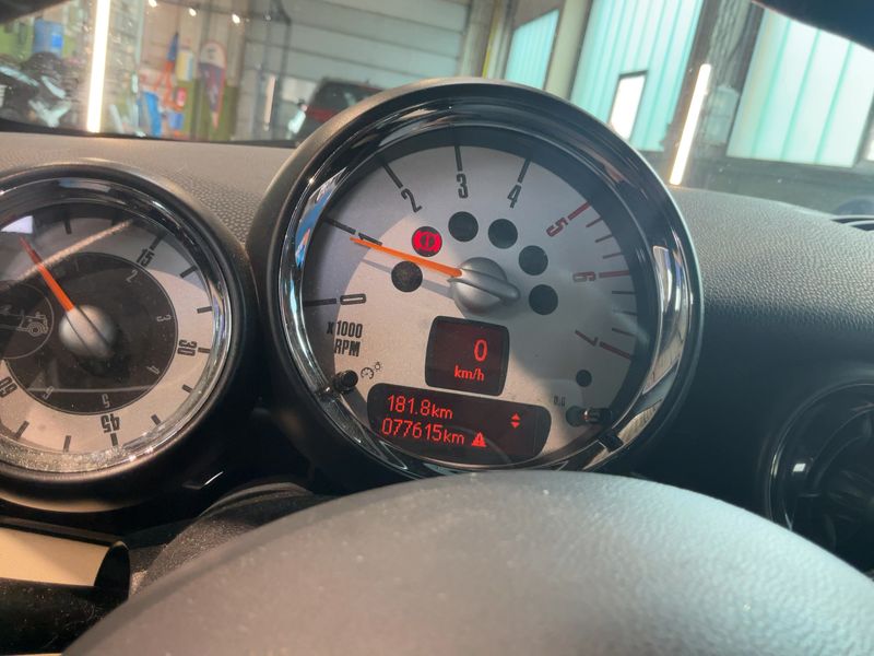 MINI Cabrio Cooper D — zdjęcie 13