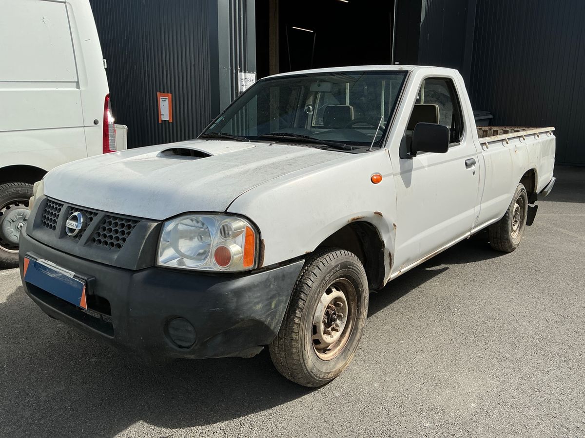 Nissan Pick-up 2004 — photo 1