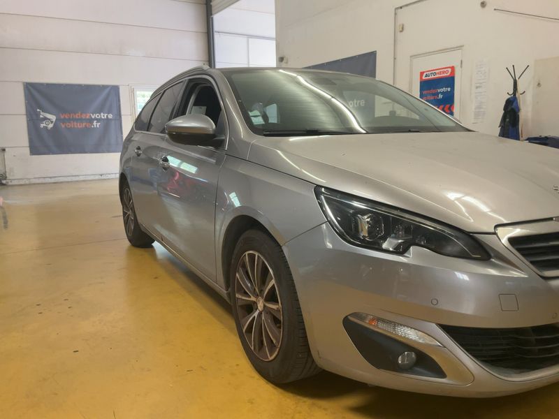 Peugeot 308 1.2 e-THP Allure — zdjęcie 8