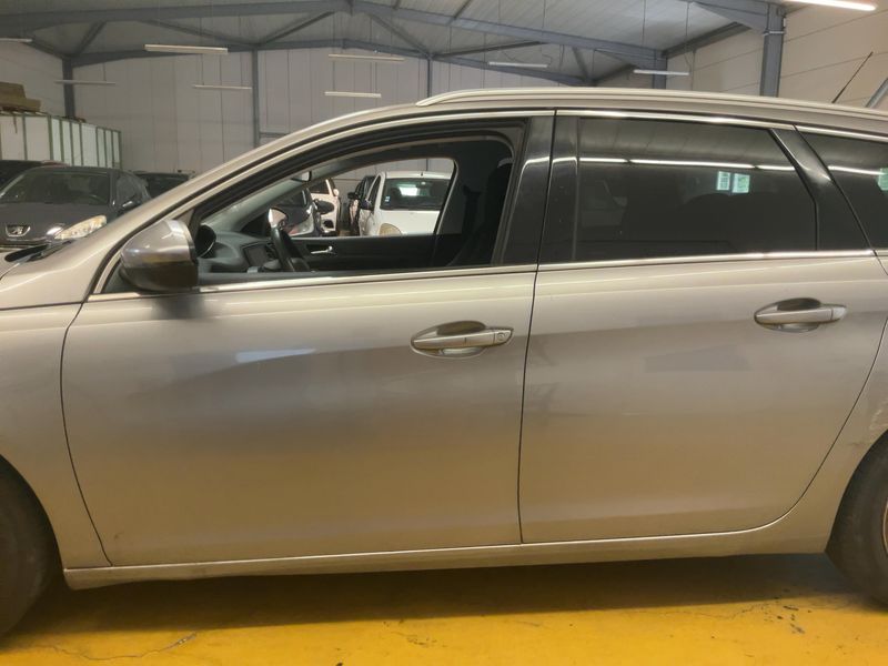 Peugeot 308 1.2 e-THP Allure — zdjęcie 4