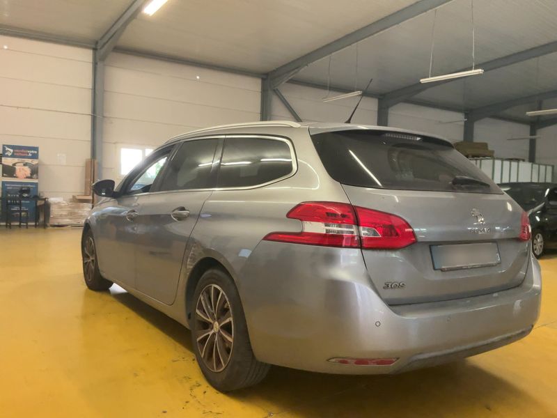 Peugeot 308 1.2 e-THP Allure — zdjęcie 3