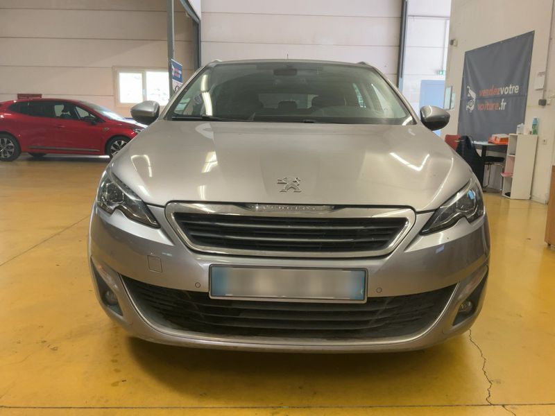 Peugeot 308 1.2 e-THP Allure — zdjęcie 9
