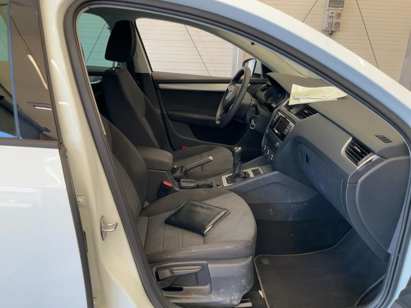 Skoda Octavia 1.2 TSI Ambition — zdjęcie 11