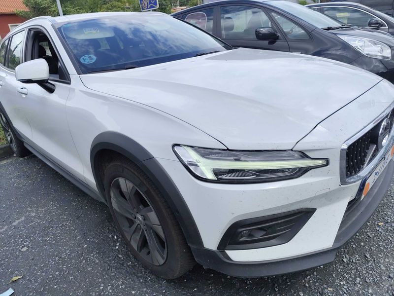 Volvo V60 Cross Country 2.0 D4 AWD — zdjęcie 6