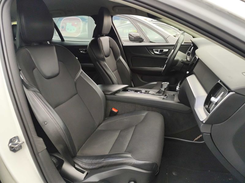 Volvo V60 Cross Country 2.0 D4 AWD — zdjęcie 10