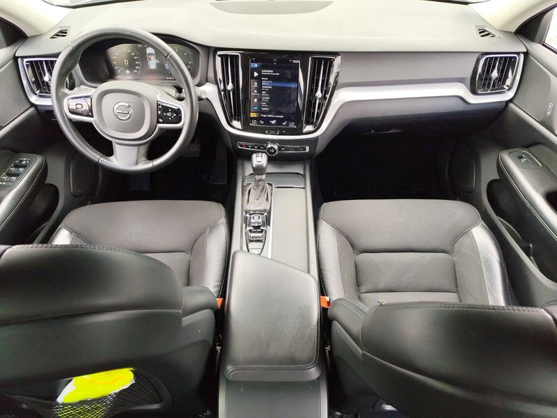 Volvo V60 Cross Country 2.0 D4 AWD — zdjęcie 11