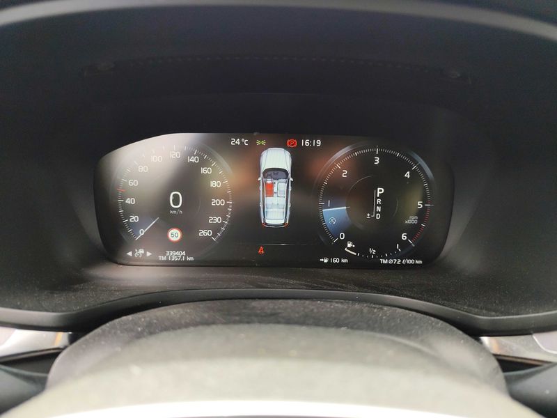 Volvo V60 Cross Country 2.0 D4 AWD — zdjęcie 12